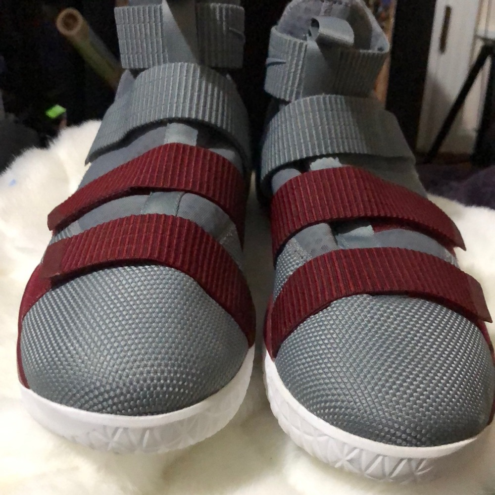 Lebron James Solider xl sneakers, like new